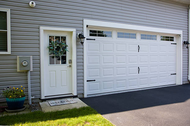 24/7 Emergency Garage Door Panel Replacement experts in Smyrna, TN